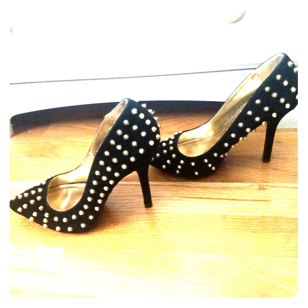 💲⬇️ PRICE DROP! Anne Michelle gold studded pumps